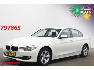 Auto incidentate BMW 3-serie 320i EDE Leder Xenon Navi Clima Cruise PDC 2013/2