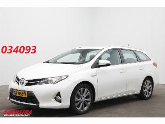 damaged passenger cars Toyota Auris Touring Sports 1.8 Hybrid Aspiration Clima Cruise Camera 2013/8