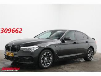 Coche accidentado BMW 5-serie 530e iPerformance WASSER SportLine Schuifdak LED ACC SHZ PDC 2018/12