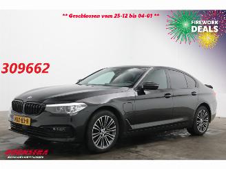Unfallwagen BMW 5-serie 530e iPerformance WASSER SportLine Schuifdak LED ACC SHZ PDC 2018/12