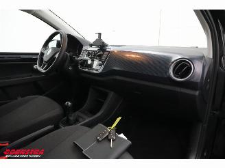 Volkswagen Up! 1.0 5-DRS Airco Bluetooth 59.636 km! picture 11