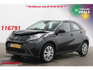 krockskadad bil auto Toyota Aygo 1.0 VVT-i MT Play ACC Bluetooth Airco Camera 2023/6