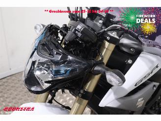 Suzuki  GSR 750 ABS picture 16