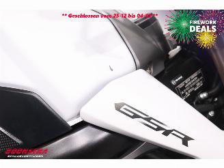 Suzuki  GSR 750 ABS picture 12