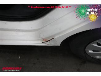 Volkswagen Up! 1.0 BMT move up! Airco Bluetooth 49.259 km! picture 6