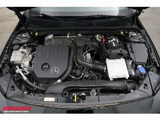 Mercedes A-klasse 180 7G-Tronic AMG Pano LED Memory Camera SHZ PDC 44.549 km! picture 7