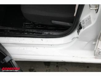 Volkswagen Up! 1.0 5-DRS Airco Bluetooth 44.922 km! picture 13