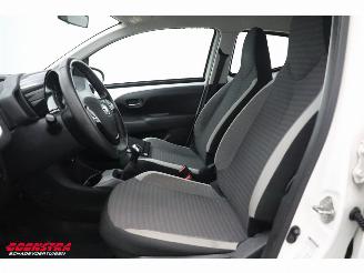 Toyota Aygo 1.0 VVT-i x-play Radio Bluetooth Airco Cruise Camera picture 12