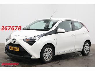 škoda osobní automobily Toyota Aygo 1.0 VVT-i x-play Radio Bluetooth Airco Cruise Camera 2019/2