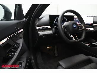 BMW 5-serie Touring 550e M-Sport xDrive Carbon HUD H/K ACC Memory 360° picture 25