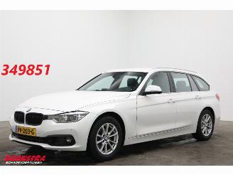 uszkodzony samochody osobowe BMW 3-serie Touring 318i Aut. Leder Navi SHZ PDC AHK 133.401 km! 2017/10