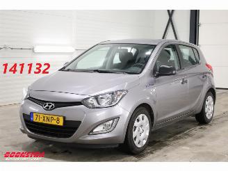 krockskadad bil auto Hyundai I-20 1.2i Business Edition Airco AHK 82.240 km! 2012/7