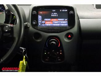 Toyota Aygo 1.0 VVT-i x-play Bluetooth Airco Cruise Camera picture 15