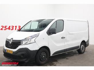krockskadad bil bedrijf Renault Trafic 1.6 dCi L1-H1 Comfort Navi Airco Cruise PDC 2019/7