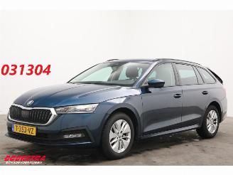 krockskadad bil auto Skoda Octavia Combi 1.0 TSI Business Edition Virtual Apple/Android LRHZ Cruise SHZ 2023/9