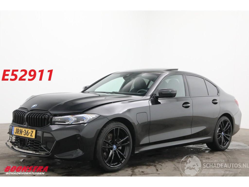 BMW 3-serie 330e M-Sport Schuifdak HUD ACC 360° H/K Memory