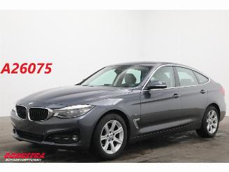 begagnad bil auto BMW 3-serie 318d SportLine Leder HUD Navi Clima Cruise Camera SHZ 49.849 km! 2016/7