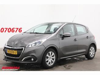 uszkodzony samochody osobowe Peugeot 208 1.2 PureTech Blue Lion 5-DRS Navi Airco Cruise PDC 41.267 km! 2017/11