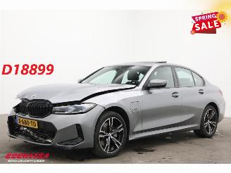 škoda osobní automobily BMW 3-serie 330E M-Sport Schuifdak H/K Memory HUD LRHZ Camera AHK 2023/3