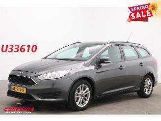 krockskadad bil auto Ford Focus 1.0 Trend Navi Airco Cruise PDC 2017/2