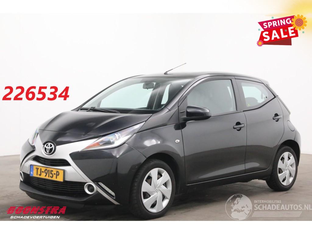 Toyota Aygo 1.0 VVT-i x-play Aut. Airco Camera Bluetooth 98.797 km!