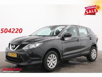 Damaged car Nissan Qashqai 1.2 Visia Airco Cruise AHK 2015/12