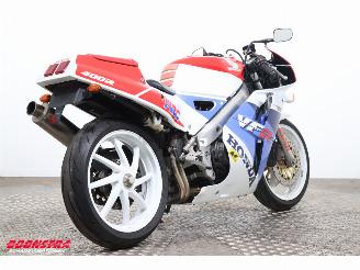 Honda VFR 400 R picture 3