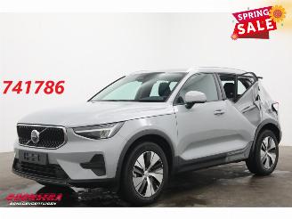 skadebil auto Volvo XC40 2.0 B3 Core LED Leder Apple/Android Camera SHZ LRHZ 9.766 km! 2025/12