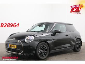 krockskadad bil auto Mini Cooper SE Favoured M 54.2 kWh Pano LED ACC Leder Camera SHZ 2.035 km! 2026/1
