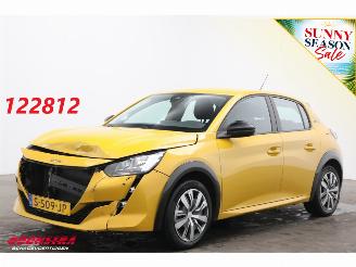krockskadad bil auto Peugeot e-208 EV Active 50 kWh APple/Android Navi Clima Cruise SHZ 2023/2