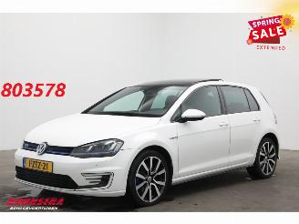 Vaurioauto  passenger cars Volkswagen Golf 1.4 TSI GTE Pano LED Leder Navi Clima Cruise Camera SHZ PDC 2015/4