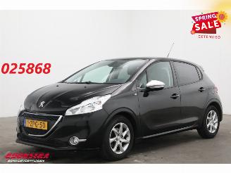 krockskadad bil auto Peugeot 208 1.2 PT Aut. Style Pack Navi Clima Cruise PDC 58.047 km! 2015/2