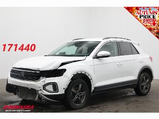 Voiture accidenté Volkswagen T-Roc 1.5 TSI DSG Life Edition LED ACC Virtual Navi Clima SHZ PDC 2024/10