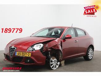 Vaurioauto  passenger cars Alfa Romeo Giulietta 1.4 T Distinctive Navi Clima Cruise SHZ PDC AHK 2012/10