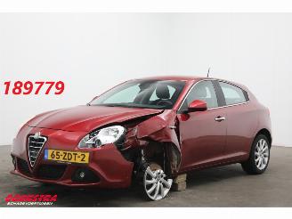 Schadeauto Alfa Romeo Giulietta 1.4 T Distinctive Navi Clima Cruise SHZ PDC AHK 2012/10