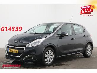 Damaged car Peugeot 208 1.2 PureTech Blue Lease Navi Airco Cruise 138.531 km! 2018/3