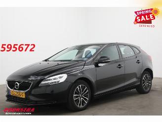 Schadeauto Volvo V-40 1.5 T2 Aut. Momentum LED Navi Clima Cruise SHZ PDC 2019/6