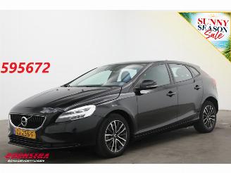krockskadad bil auto Volvo V-40 1.5 T2 Aut. Momentum LED Navi Clima Cruise SHZ PDC 2019/6