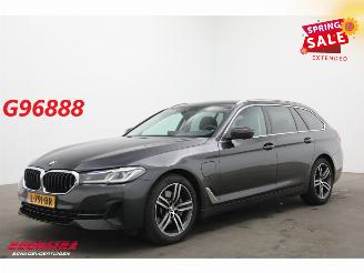 krockskadad bil auto BMW 5-serie Touring 520e High Executive LED Leder Memory Navi Clima Cruise SHZ 2021/4