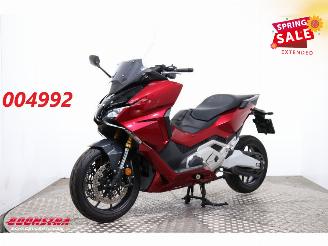 krockskadad bil motor Honda  Forza 750 Forza 750 ABS DCT 9.215 km! 2021/5