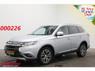 škoda osobní automobily Mitsubishi Outlander 2.0 Executive Edition Navi Clima Cruise Camera PDC AHK 2015/8