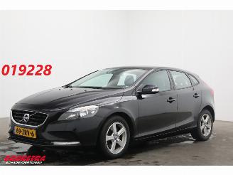 Avarii autoturisme Volvo V-40 1.6 T3 Kinetic Pano Leder Navi Clima Cruise Camera PDC 2013/1