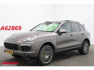 krockskadad bil auto Porsche Cayenne 3.0 S E-Hybrid Pano PDLS PASM Leder Cruise SHZ 2015/12