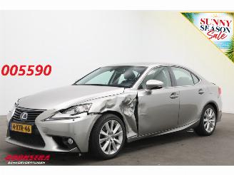 Vaurioauto  passenger cars Lexus IS 300h Business Line Pro Leder Navi Clima Cruise Camera SHZ PDC 2014/10