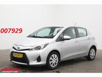 uszkodzony samochody osobowe Toyota Yaris 1.5 Full Hybrid Aspiration Clima Cruise Camera AHK 2012/7
