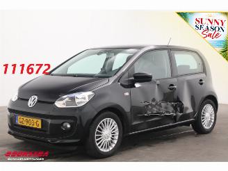 Schadeauto Volkswagen Up! 1.0 high up! 5-Drs Clima Navi Cruise LMV 17.491 km! 2015/9
