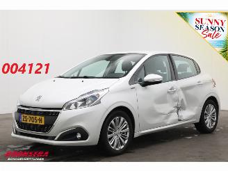 skadebil auto Peugeot 208 1.2 PT. 110 Signature Clima PDC Mirrorlink Camera 93.920 km! 2019/1