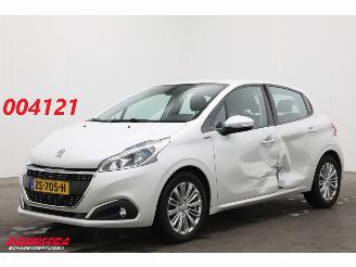 krockskadad bil auto Peugeot 208 1.2 PT. 110 Signature Clima PDC Mirrorlink Camera 93.920 km! 2019/1