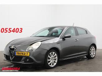 Damaged car Alfa Romeo Giulietta 1.4 T Distinctive Bluetooth Clima Cruise 2011/2
