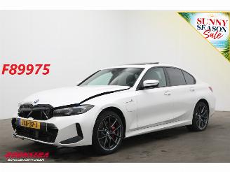Schadeauto BMW 3-serie 330e M-Sport Cruise Navi Leder Schuifdak Camera Apple/Android SHZ AHK PDC 2025/11